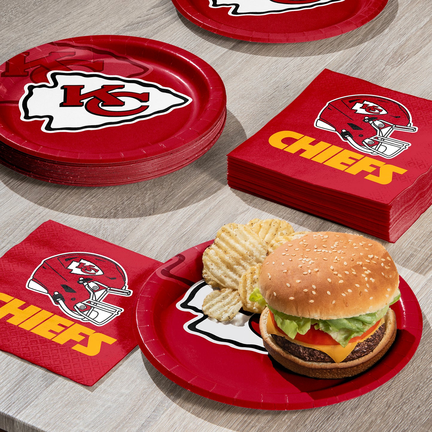 Kansas City Chiefs Dinner Plates 96 ct